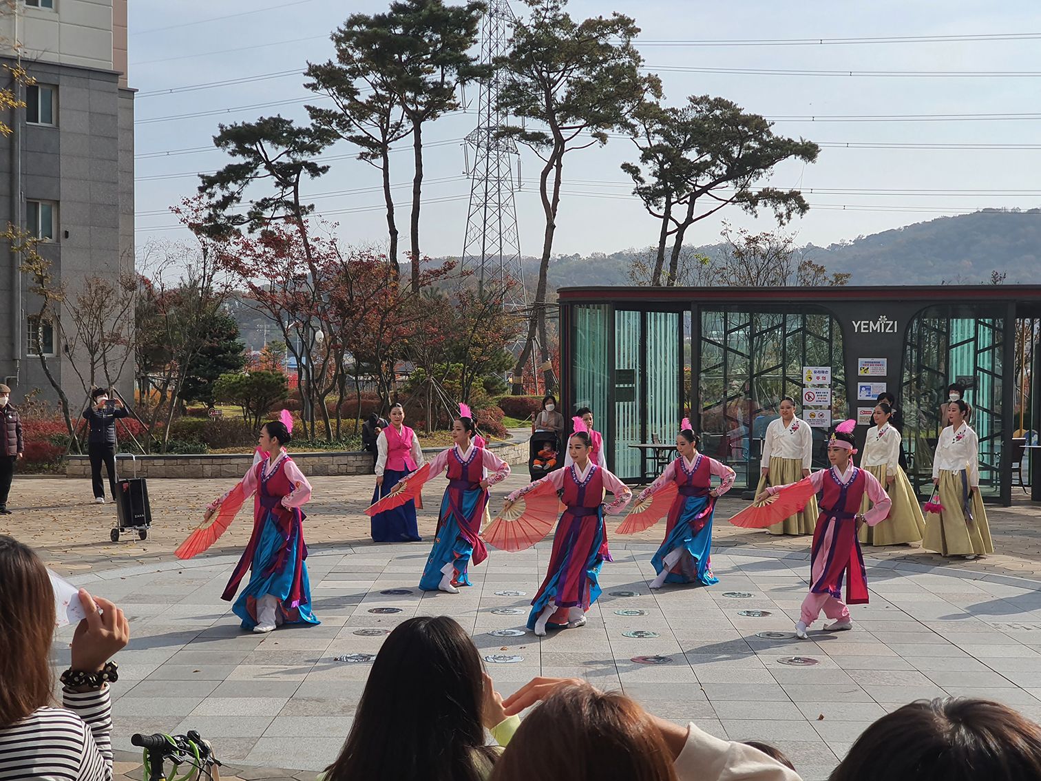 발코니 퍼레이드 풍류風流 공연